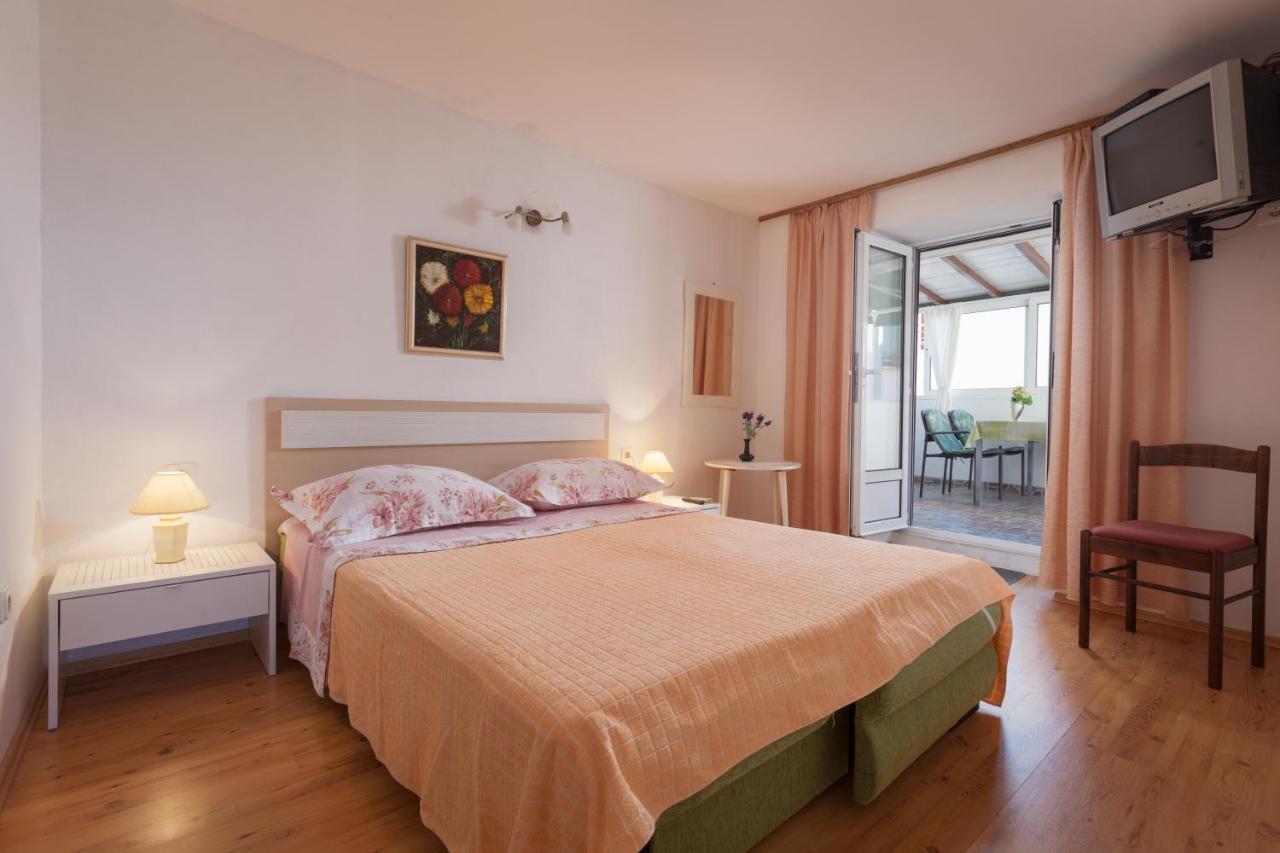 Apartments Jelka Проманья Экстерьер фото